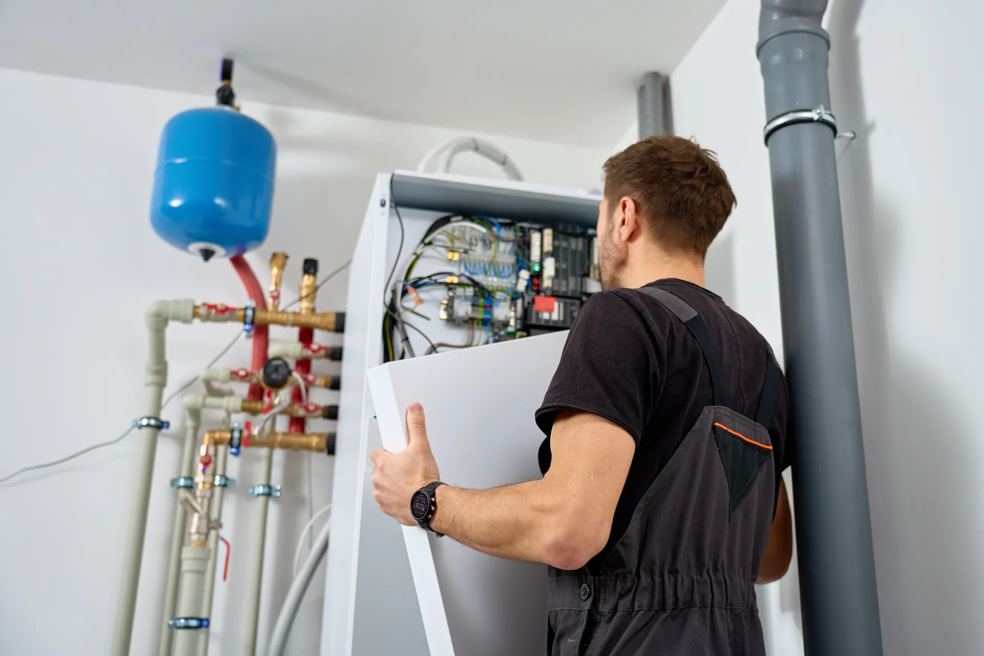 Installation des Innengeräts einer Wärmepumpe